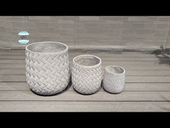 Agujeros de drenaje de plantación de arcilla reforzada tallados a mano para un riego óptimo y salud de las plantas