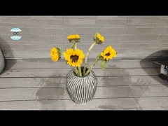 Planta de fibra de arcilla de estilo vintage con acabado tallado a mano