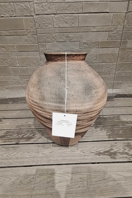 comprar Stylish Modern Fiber Clay Planter with Frost Resistant Character and Textured Surface online manufacture