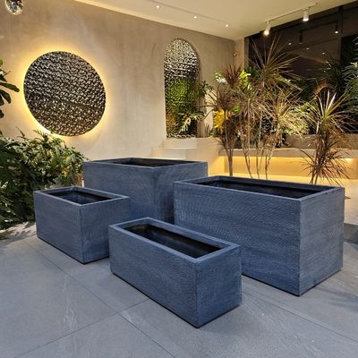 Caja de plantación de fibra de vidrio rectangular grande para plantación de flores de jardín al aire libre