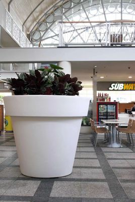 Plantas de fibra de vidrio colgantes con agujero de drenaje para decoración interior y exterior