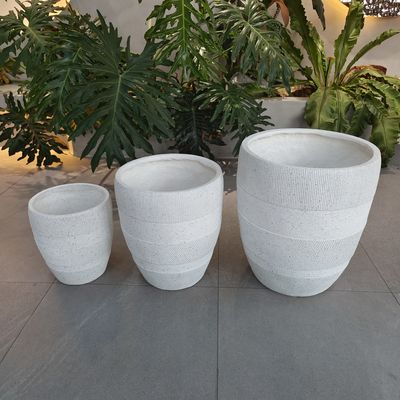 Plantas de fibra de arcilla para jardines de diseño duradero y moderno