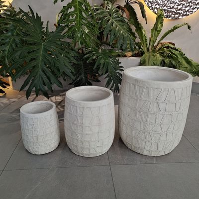 Superficie texturizada de plantación de arcilla reforzada moderna para estilo minimalista