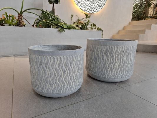 Estilo y durabilidad Nuestra plantación de arcilla reforzada es la elección perfecta para jardines modernos