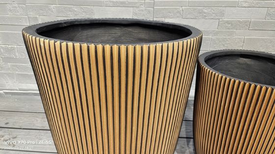La plantación de fibra de arcilla tallada a mano mejora la decoración de su interior sin esfuerzo
