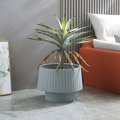 Planteador de fibra de arcilla eleva tu pantalla de plantas con un diseño minimalista