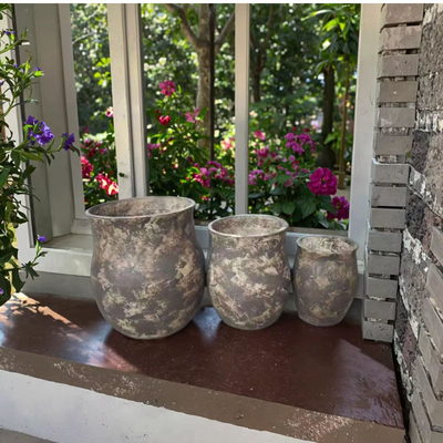 Jardinera de arcilla de fibra gris con algunas motas beige, con una textura desgastada y moteada, ligera, duradera, de bajo mantenimiento, maceta para flores, decoración de villa vacacional, oficina, proyecto de paisajismo de jardín
