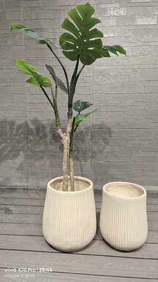 aspecto contemporáneo beige neutro textura lineal repetitiva diseño redondo fibra arcilla maceta ligera duradera bajo mantenimiento maceta de flores decoración de oficina Villa de vacaciones proyecto de paisajismo de jardín