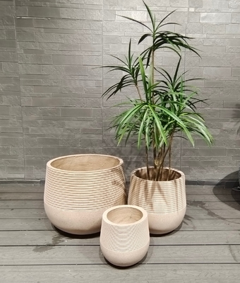 Jardinera redonda de fibra de arcilla con contraste de doble textura beige natural cálido para proyecto de decoración del hogar